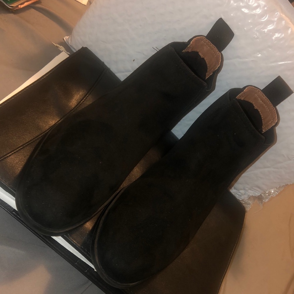 Women’s boots size 40 all black swede